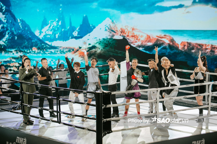 Tạp tập 19 The Champion chiến thắng đã thuộc về Phạm Anh Khoa sau 9 phút chiến đấu hết mình cùng Kiều Minh Tuấn