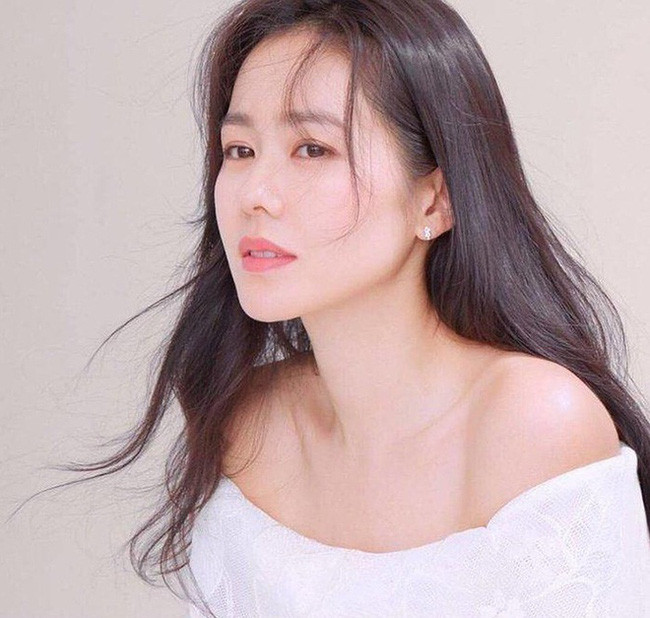 Loạt ảnh thời 'trẻ trâu' của diễn viên Hàn Quốc: Song Hye Kyo mũm mĩm, 'Mợ Chảnh' đúng chất ngổ ngáo Ảnh 12