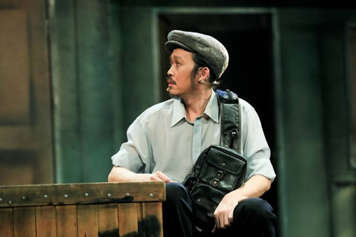 Sau ồn ào 'ngâm tiền từ thiện', Hoài Linh đi diễn trở lại và được trao huy chương vàng kịch nói.