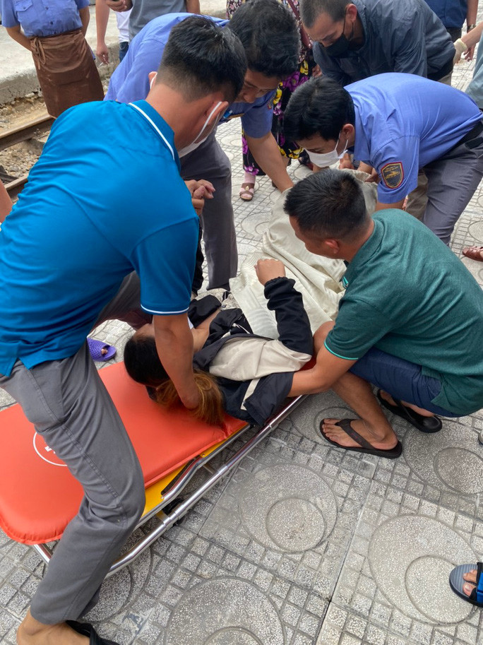 Sản phụ sinh con trên đoàn tàu SE8 hướng ra Bắc Ảnh 2