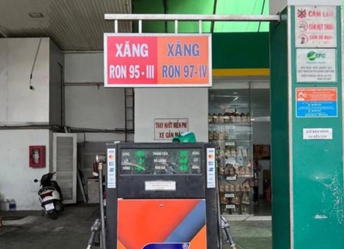 Một cửa hàng xăng dầu tại TP HCM bán xăng RON 97. (Ảnh: VTC News).