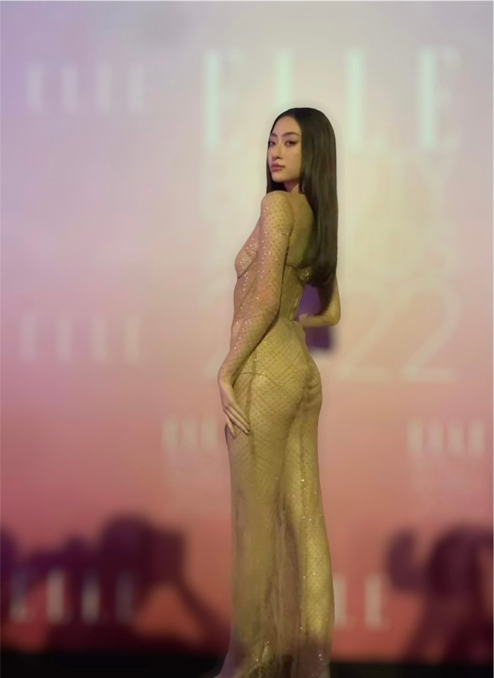 Mỹ nhân lại để lộ vòng 3 'phẳng lì' của mình với góc chụp trớ trêu này