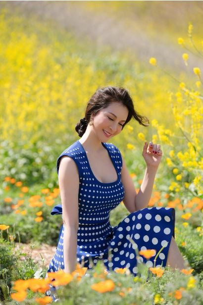 Cô đã lựa chọn những trang phục nền nã, thanh lịch để tôn lên vẻ đẹp quyến rũ, ngọt ngào