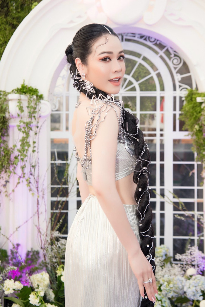 Nhật Kim Anh ngày càng thăng tiến về nhan sắc.