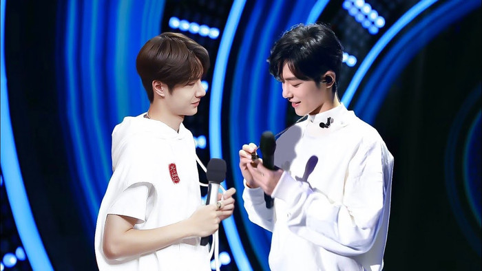 Gần 3000 lần bị soi diện đồ cặp, chả trách fan vẫn một lòng 'đẩy thuyền' Tiêu Chiến và Vương Nhất Bác Ảnh 6