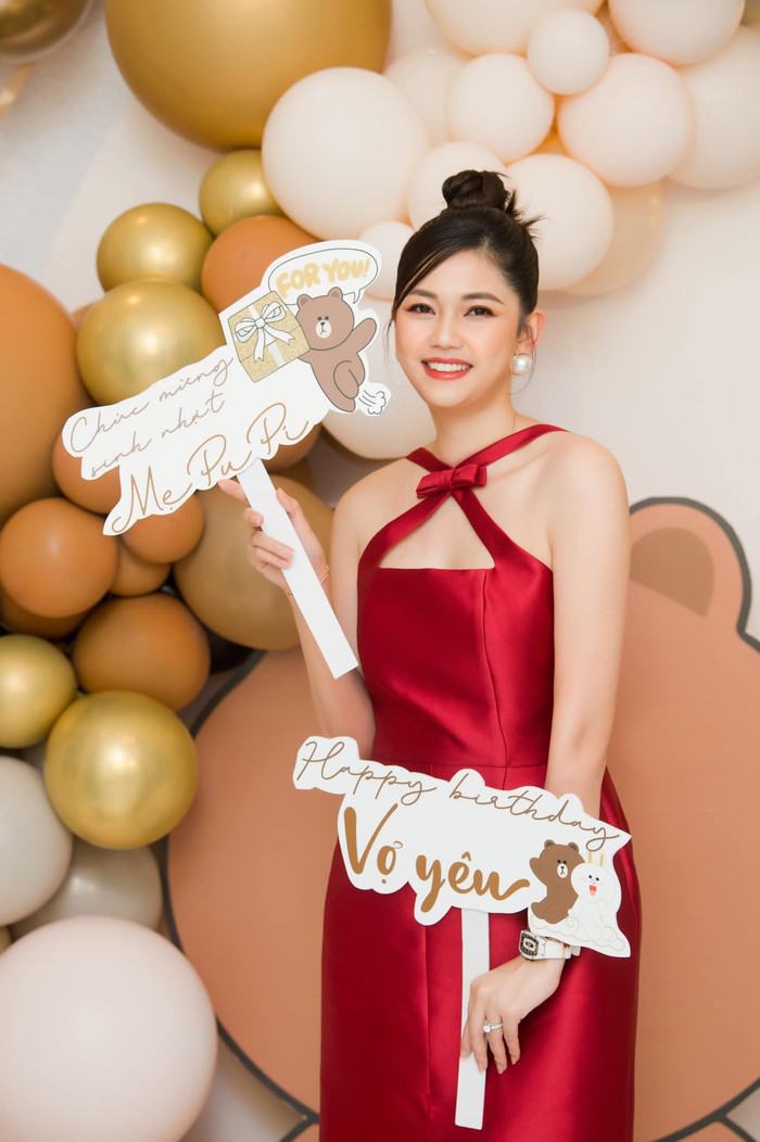 Mẹ bỉm 2 con hạnh phúc, viên mãn ở tuổi 28 trong sinh nhật.