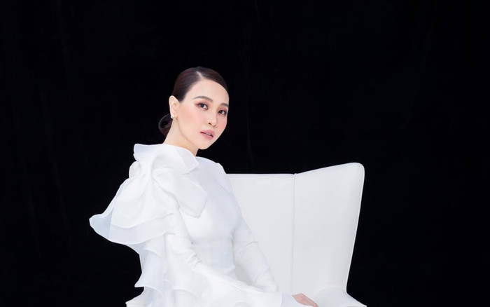 Được con gái hôn mà sao mẹ Đàm Thu Trang mặt buồn thế này? Ảnh 2