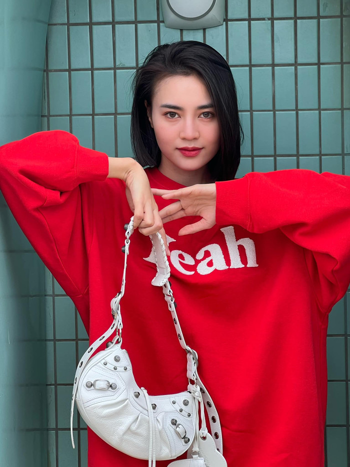 Năm 2015, Lan Ngọc từng đoạt giải quán quân cuộc thi Bước Nhảy Hoàn Vũ, bởi thế cô có khả năng vũ đạo 'không phải dạng vừa' 