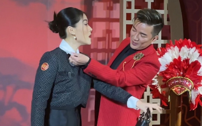 Đàm Vĩnh Hưng ghi điểm với hành động tinh tế dành cho Ngọc Thanh Tâm tại họp báo Ảnh 2