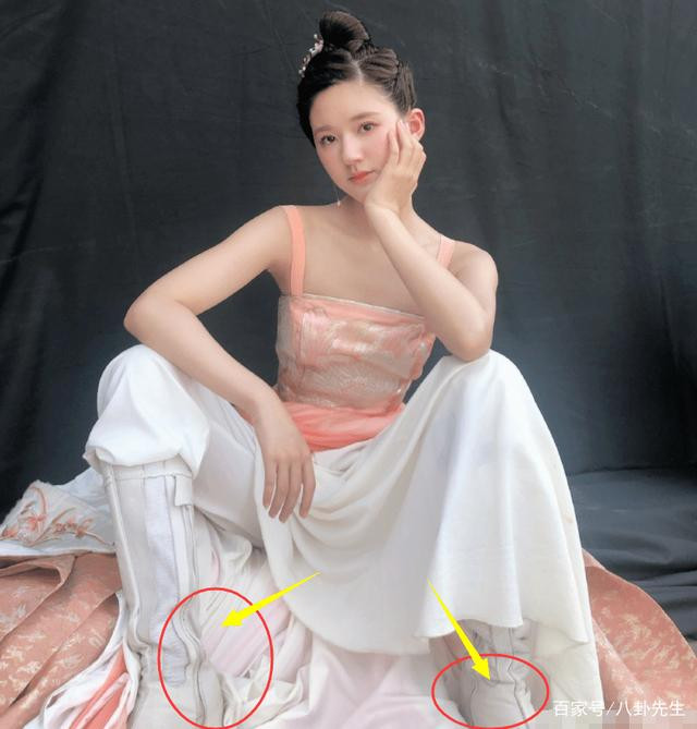 Chiều cao 'bí ẩn' của Triệu Lộ Tư: Đi giày cao gót nhưng vẫn thấp hơn Bạch Lộc, Lý Thấm Ảnh 11