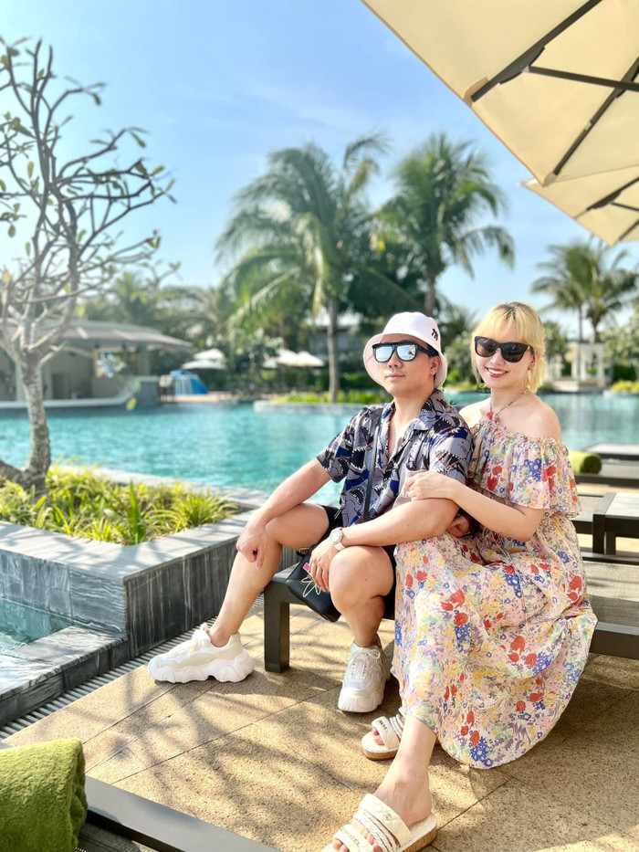 Nam MC nổi tiếng thường gọi Hari Won bằng những từ ngữ ngọt ngào như bà xã, em yêu. 