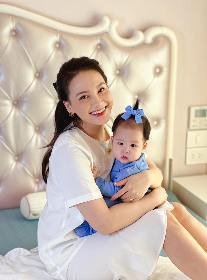 Nữ diễn viên 9x cảm thấy hạnh phúc khi có một gia đình êm ấm, có con ngoan ngoãn, kháu khỉnh.