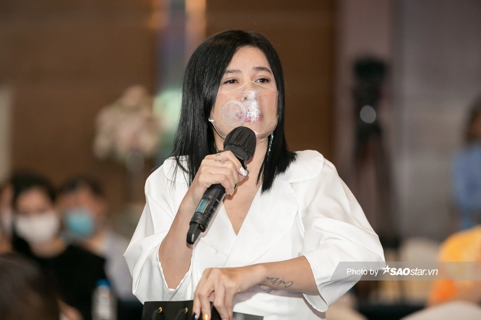 Kiều Minh Tuấn và Cát Phượng tại họp báo The Champion.