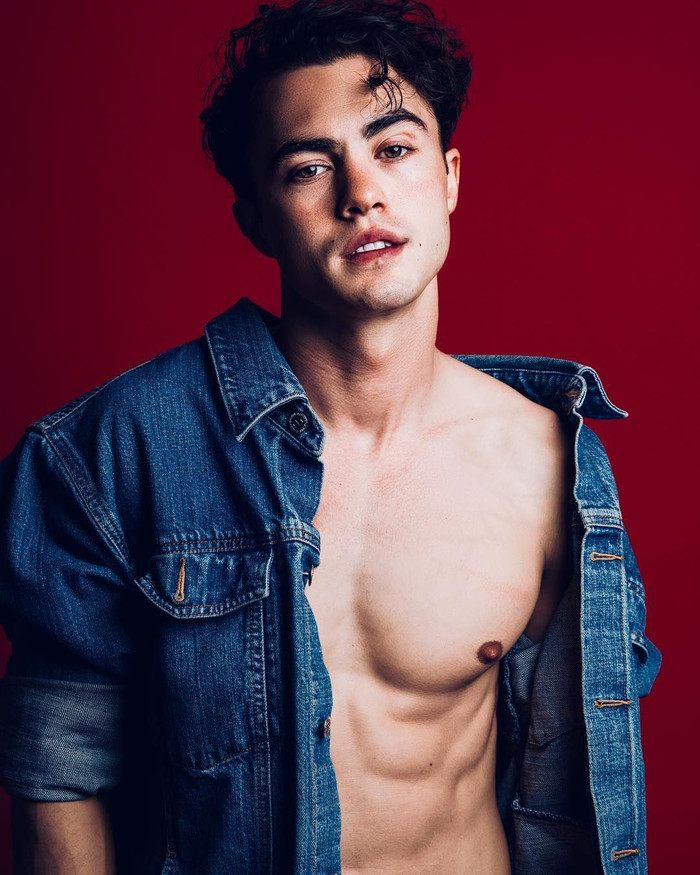 Victoria's Secret phá lệ lần đầu tiên thuê người mẫu nam Ảnh 3