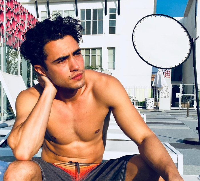 Victoria's Secret phá lệ lần đầu tiên thuê người mẫu nam Ảnh 4