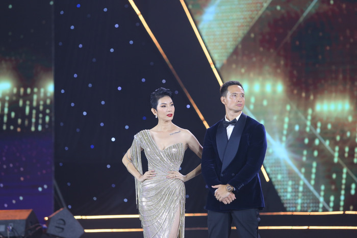 'Hốt 1 rổ sạn' chung kết Quý Ông Hoàn Mỹ: Dài lê thê, âm thanh tệ, hỏi đáp quá nhiều Ảnh 5