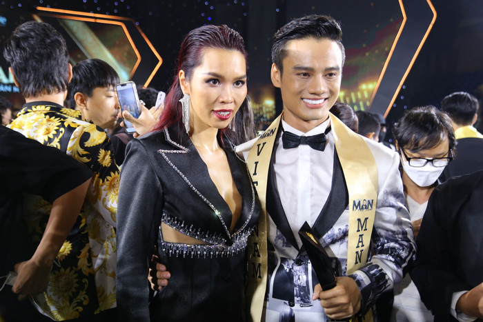 'Hốt 1 rổ sạn' chung kết Quý Ông Hoàn Mỹ: Dài lê thê, âm thanh tệ, hỏi đáp quá nhiều Ảnh 27