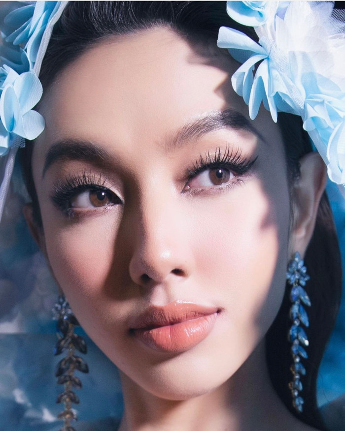 Cùng mặc váy hở trên xẻ dưới, liệu thần thái chị đại của Hà Anh có 'trên cơ' beauty queen Thùy Tiên? Ảnh 9