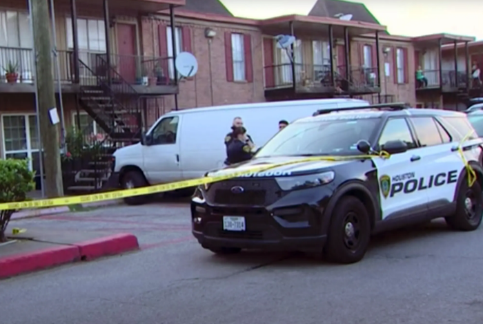 Cảnh sát phong tỏa hiện trường.