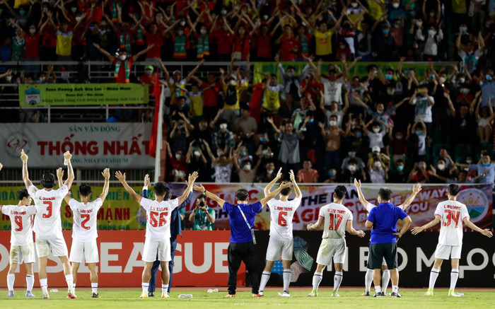 Khán đài sân Thống Nhất đầy ắp khán giả cổ vũ cho HAGL. Ảnh: HAGL