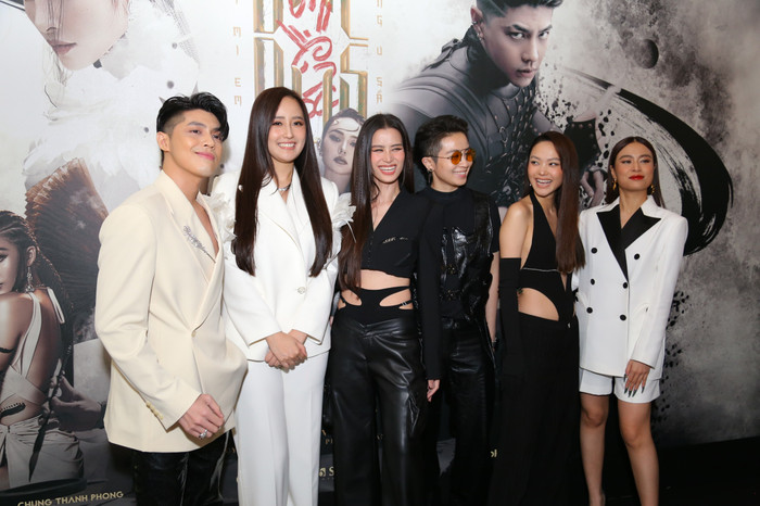 Minh Hằng chiếm trọn spotlight của hội chị em Đông Nhi, Hoàng Thùy Linh, Mai Phương Thúy khi xuất hiện trong một khung ảnh.