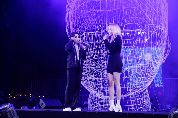 Cả hai có màn chia sẻ trên sân khấu tối 23/4.