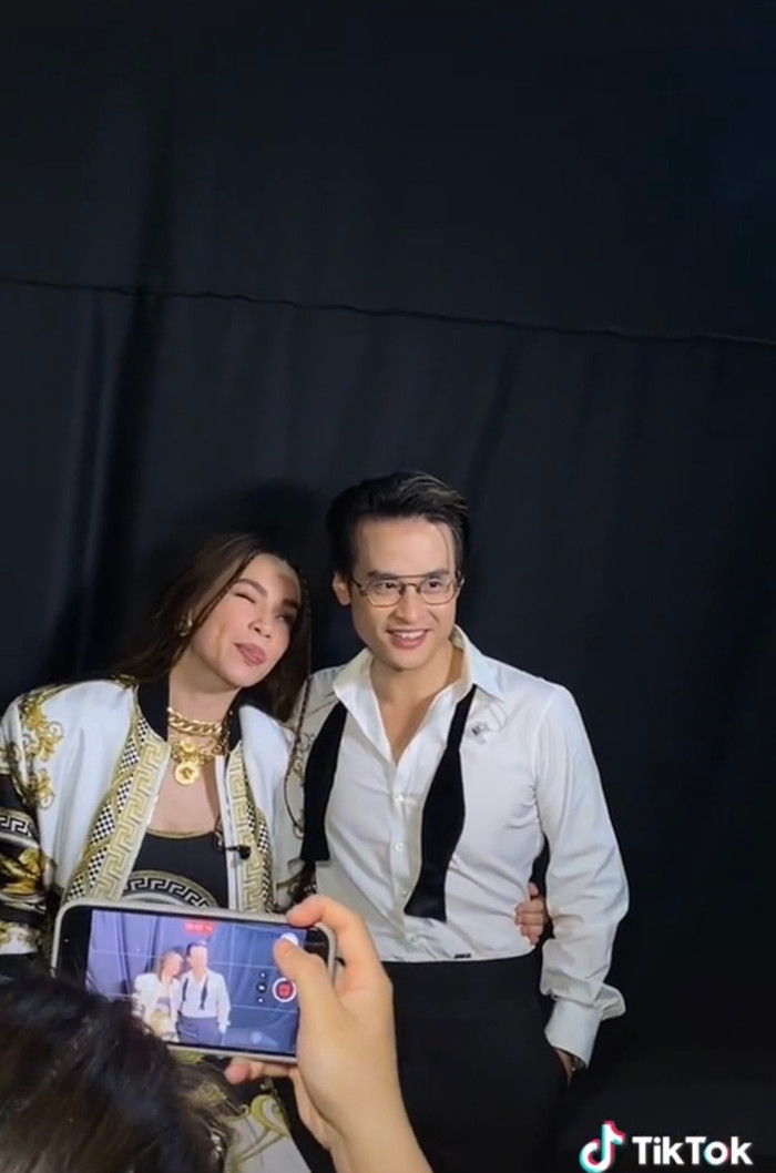 'Nương tựa' vào vai Hà Anh Tuấn, Hồ Ngọc Hà sao lại nhí nhảnh lạ thường thế này! Ảnh 5