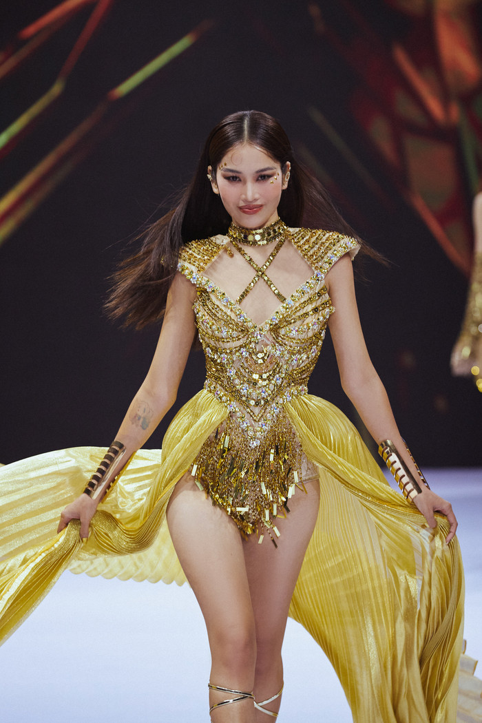 Sắc vóc của mỹ nhân cao 1m74 quả thật 'nét chuẩn đến từng cm'