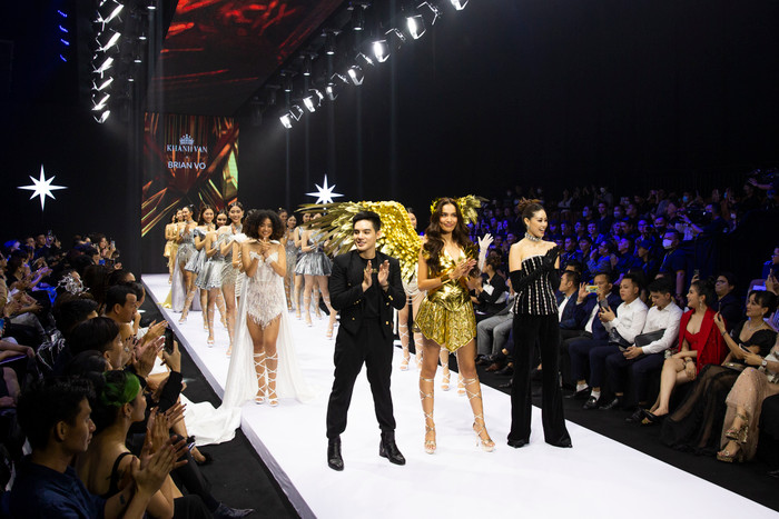 Từ nay hãy gọi Lệ Nam là nữ hoàng tung váy, xoay tà: Đỉnh cỡ nào mà càn quét cả show diễn? Ảnh 1