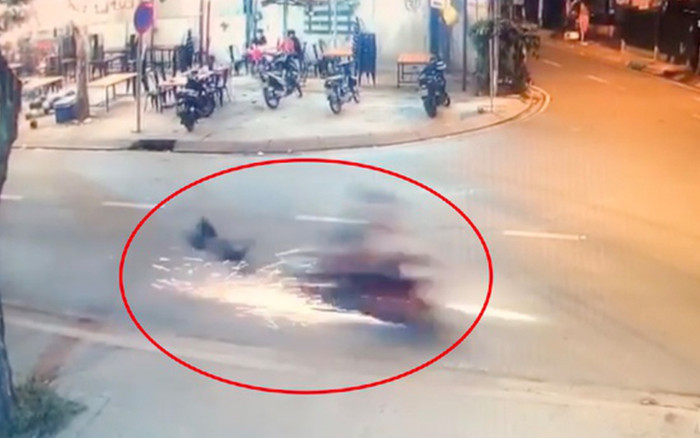 TP.HCM: Đau lòng hoàn cảnh bé trai theo mẹ bán vé số bị xe húc văng nhiều mét Ảnh 2