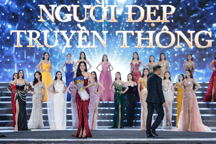Chung khảo Miss World VN 2022: Nam Em có tăng cân không mà lộ hết 'bé mỡ' khi diện bikini thế này? Ảnh 3