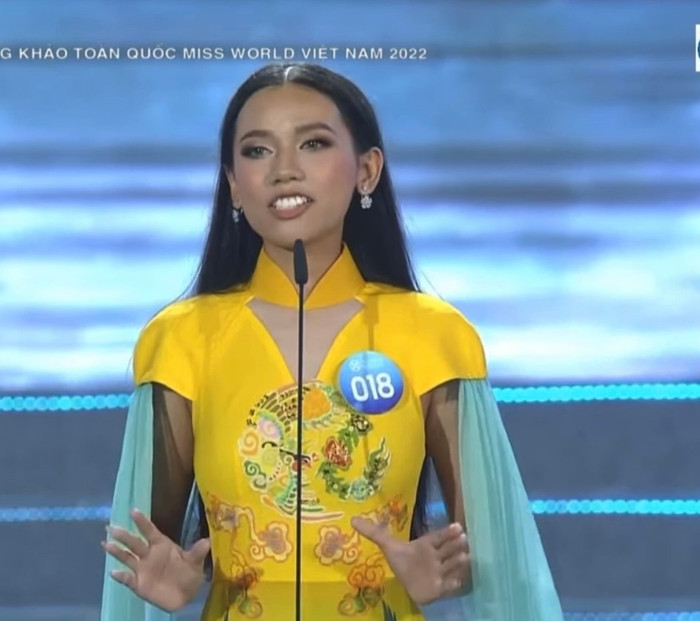 Thí sinh Miss World Vietnam ứng xử ấp úng, cười trừ chữa ngượng: Đến BGK cũng không giấu nổi vẻ ái ngại Ảnh 4