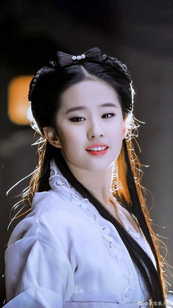 Lưu Diệc Phi - La Vân Hi được chọn làm 'tường thành cổ trang Trung Quốc': Ai xứng đáng nhất? Ảnh 6