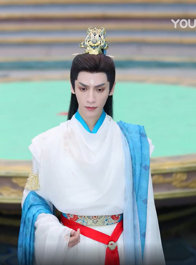 Lưu Diệc Phi - La Vân Hi được chọn làm 'tường thành cổ trang Trung Quốc': Ai xứng đáng nhất? Ảnh 13