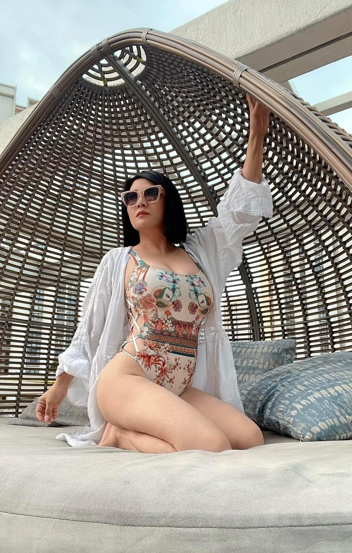 Nhan sắc của bà mẹ ba con ngày càng trẻ trung với body cuốn hút như 'gái đôi mươi'. 