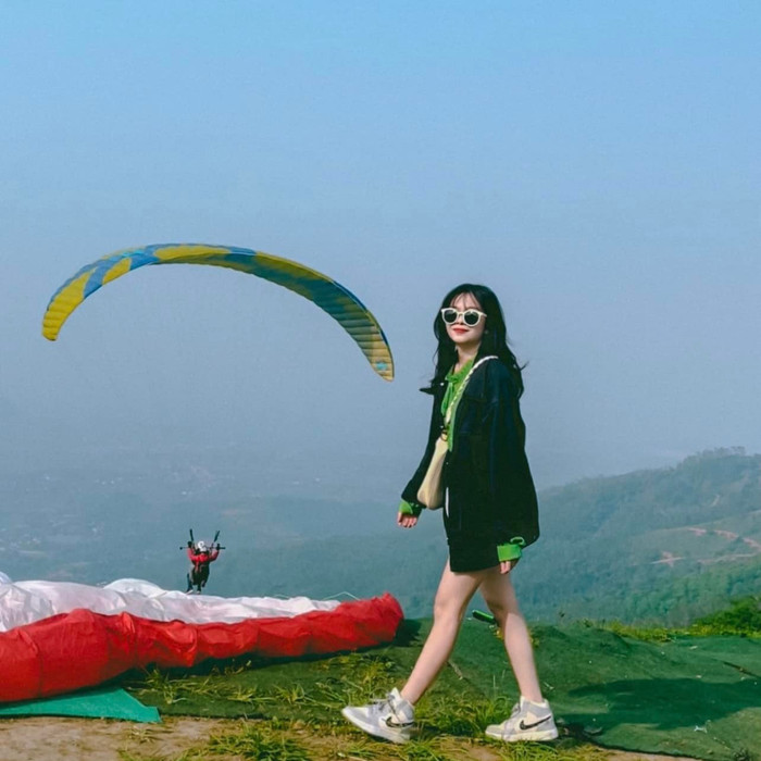 Chị Hiền Mai chia sẻ: ‘Những ngày Hà Nội tháng 4 - thời tiết vô cùng thích hợp để làm 1 chuyến bay ngắm bình minh và hoàng hôn.’&nbsp;