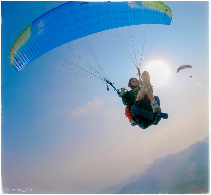 Trải nghiệm dù lượn 'lơ lửng' trên không.