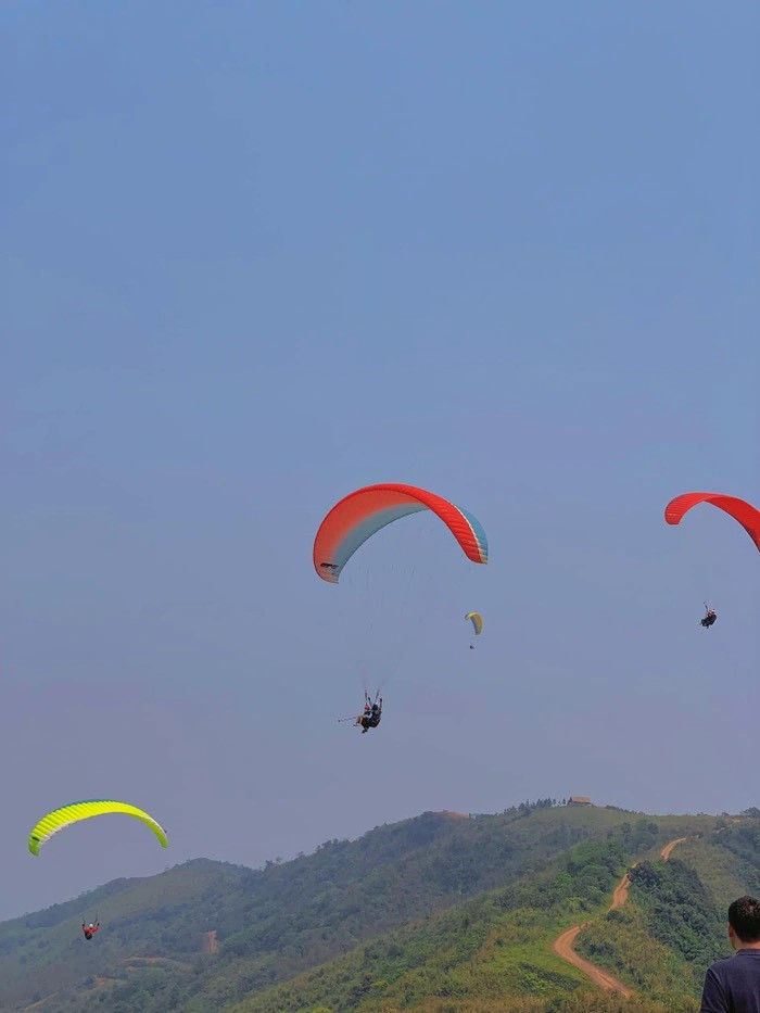 Trải nghiệm bay dù lượn tại Hà Nội Ảnh 11