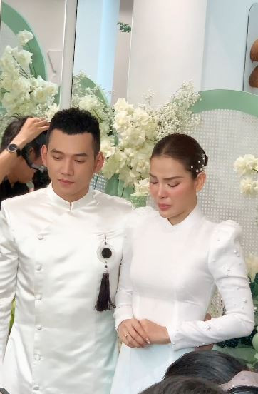 Nhưng sau đó chú rể bắt đầu trở nên trầm tư