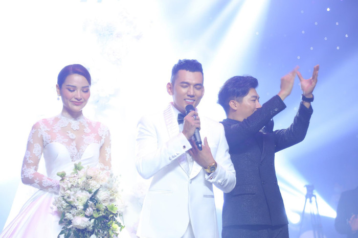 Phương Trinh Jolie xuất hiện trong chiếc váy cưới trắng tinh khôi