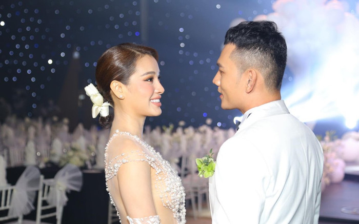 Khoảnh khắc tình tứ của cô dâu Phương Trinh Jolie và chú rể Lý Bình trong không gian lễ cưới lung linh Ảnh 2