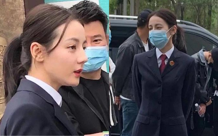 Ảnh hậu trường trước đó của Nhiệt Ba gây sốt vì quá xinh.