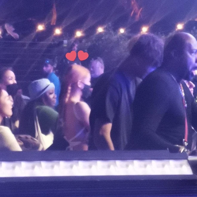 Năm nay, Jennie không xuất hiện trên sân khấu mà tham gia Coachella với tư cách khán giả.