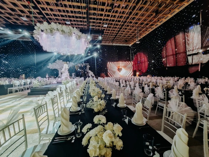Không gian tiệc cưới hoành tráng của Phương Trinh Jolie và Lý Bình