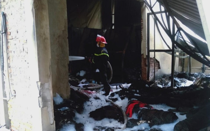 Cháy xưởng may 300m2 ở Hà Nội, 1 người tử vong Ảnh 2