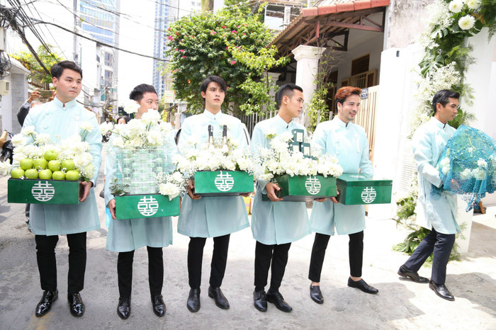 Đội hình nhà trai