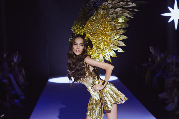 Hoa hậu Khánh Vân lần đầu lấn sân thiết kế, chọn Hoàng Phương làm vedette quá 'cháy' Ảnh 4