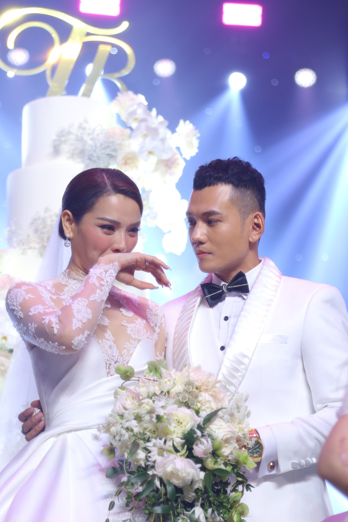 Phương Trinh Jolie đã bật khóc trước sự xuất hiện của con gái