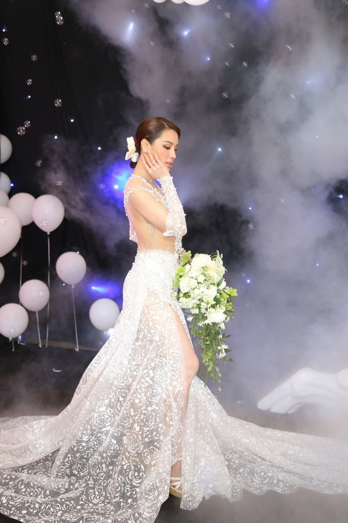 Thời trang váy cưới 'bà hoàng sexy' đến 'nàng dâu cổ điển', Phương Trinh Jolie đều cân đẹp Ảnh 6