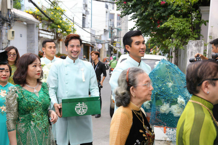 Là đồng nghiệp, bạn thân của Lý Bình diễn viên Đoàn Minh Tài có mặt từ rất sớm để chung vui cùng đồng nghiệp. 